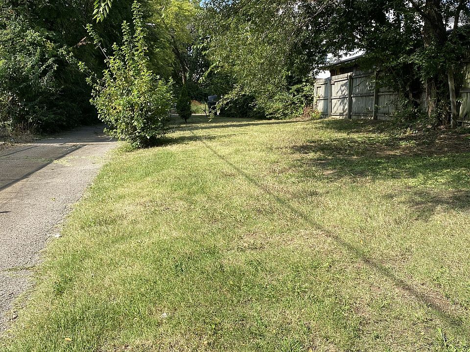 2nd image of 911 12th Ave N