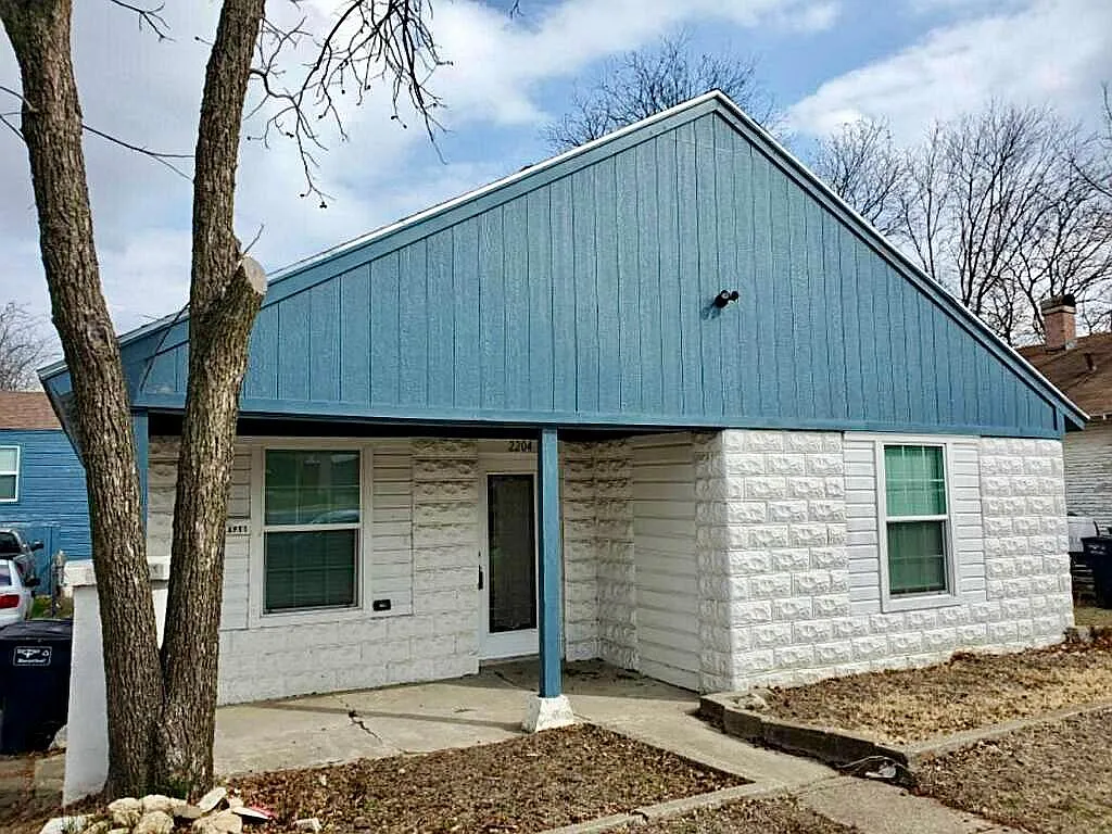 3 bed, 1223 sqft, $1,800 — Photo 3