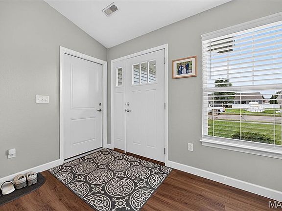 5th image of 110 Auburn Ct #B