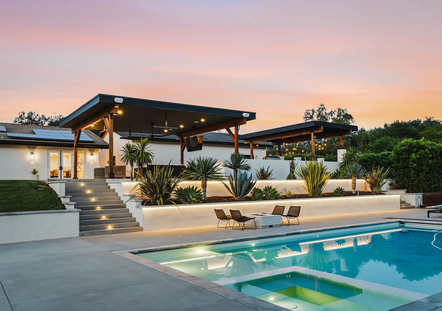 Private Resort-Style Estate on 2.5 Acres — Photo 1