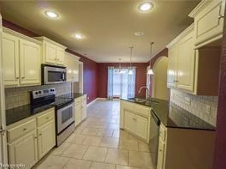 2537 N Vickers Pl — Photo 6