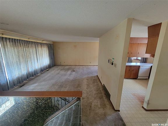 3rd image of 425 4th Ave W