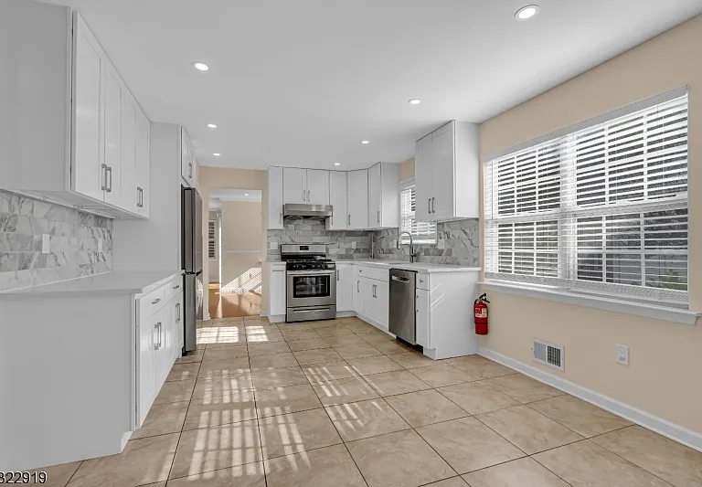 71 Nostrand Rd — Photo 8