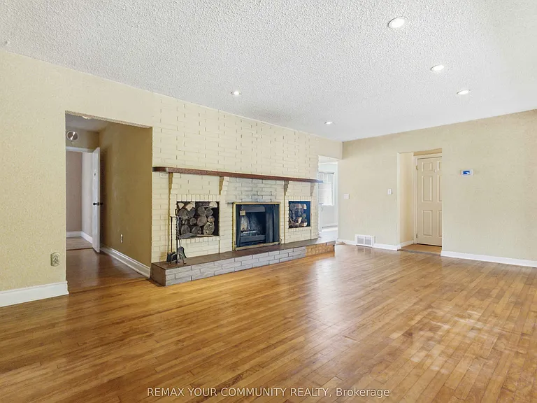 314 The Queensway S — Photo 14