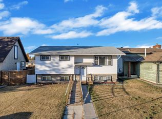 5118 17a Ave NW, Edmonton, AB T6L 1K6
