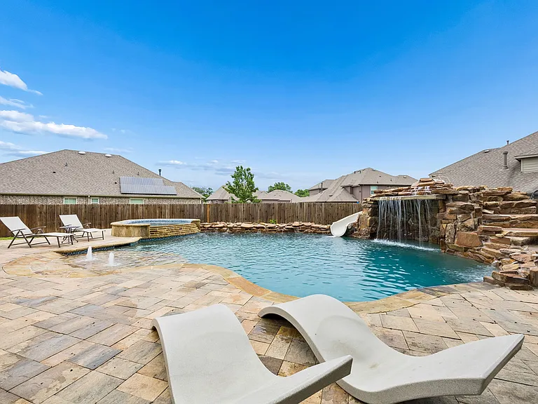 2200 Mountain Creek Ct — Photo 3