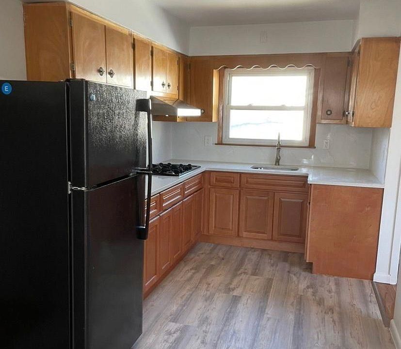 1st image of 79 Glenwood Ave Floor 2