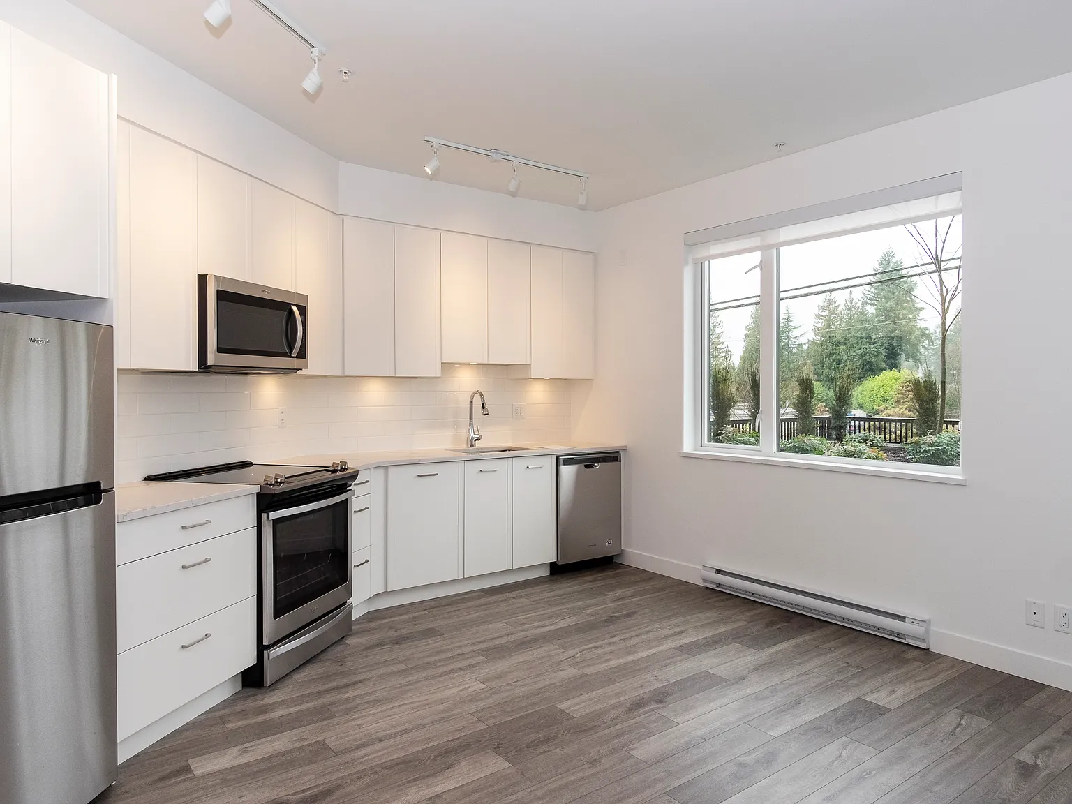 951 Charland Avenue Coquitlam — Photo 4