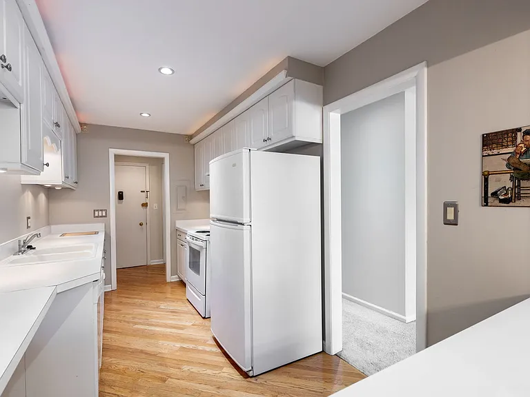 510 W Eastman St #2F — Photo 6
