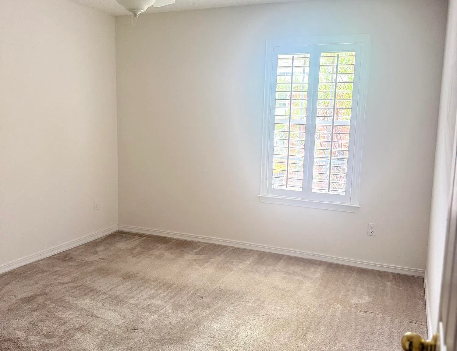 3 bed, 2.0 bath, 1917 sqft, $2,050 — Photo 2