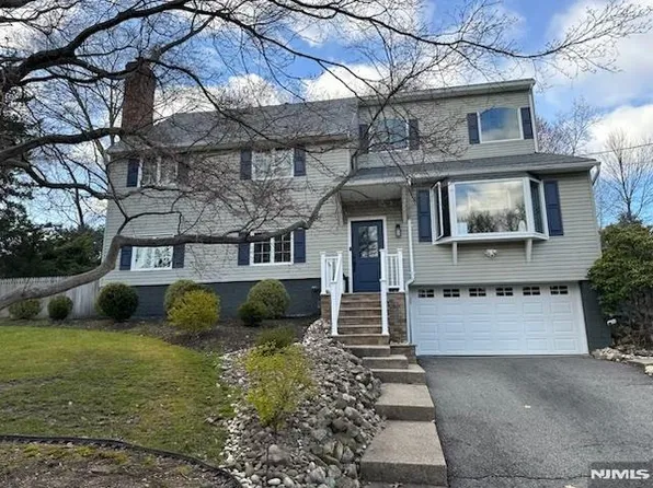 650 James Lane Riv, Westwood, NJ 07675