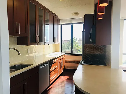 Sold by BATTERY PARK CITY RESIDENTIAL LLC | media 8