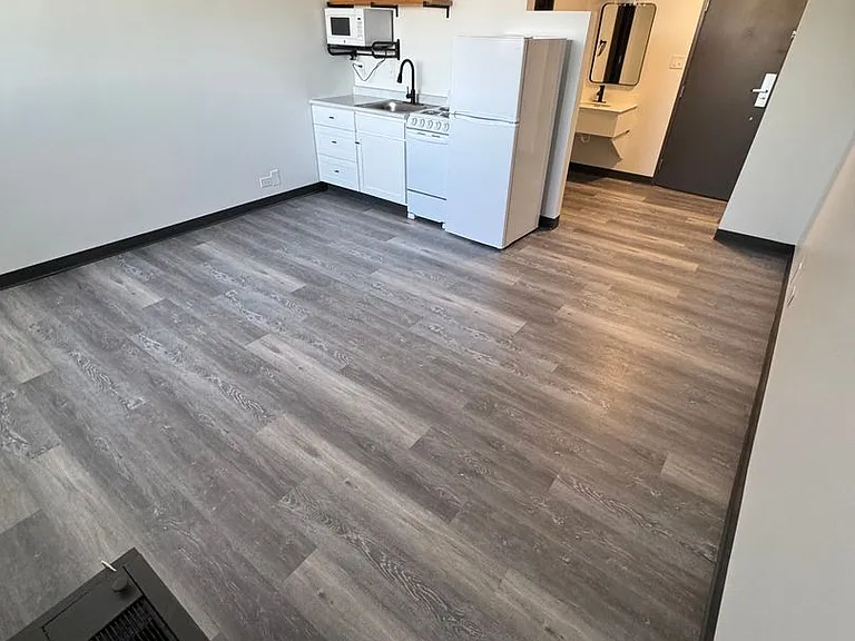 The McCoy at 8035 Apartments - Clive — Photo 36