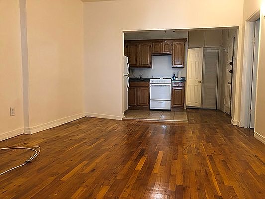 3rd image of 250 W 72nd St APT 1A