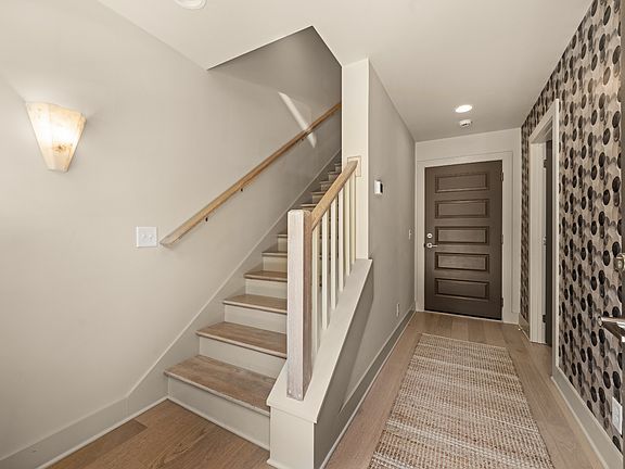 2nd image of 313 Edith Cir