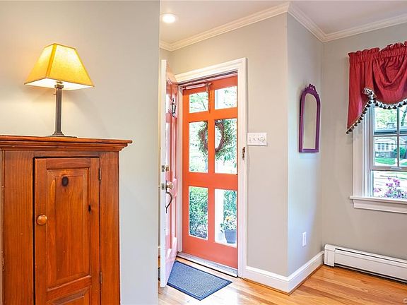 4th image of 826 Arlington Cir