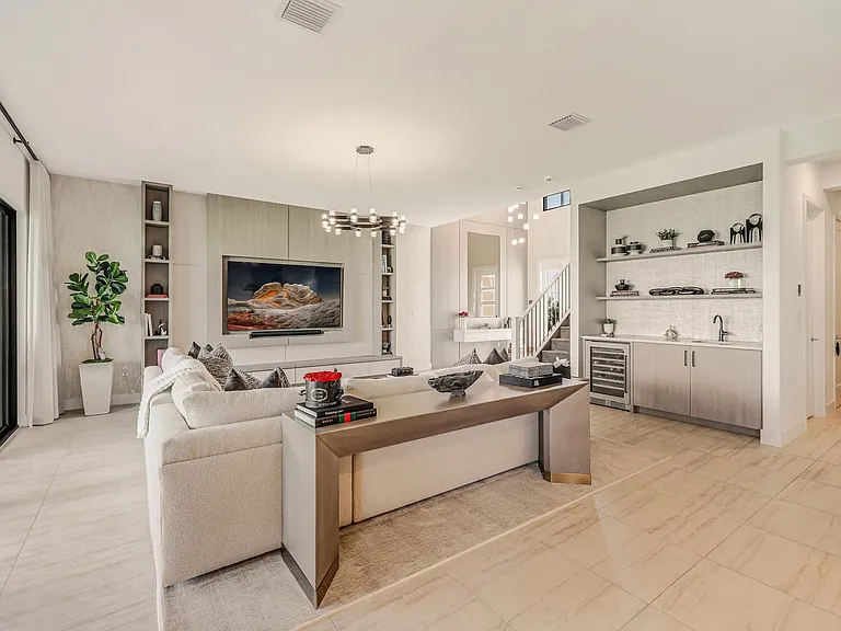 8283 Royal County Down Rd #8283 — Photo 35