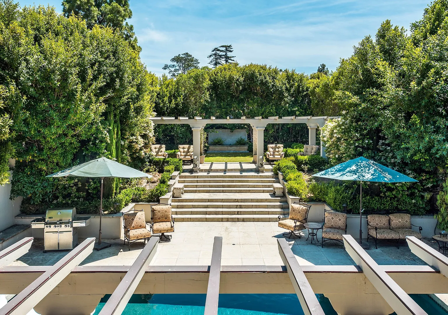 Spectacular and Spacious Tuscan style Montecito Home with Pool! — Photo 2
