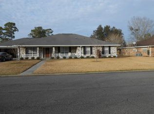 523 Country Club Dr, Picayune, MS 39466
