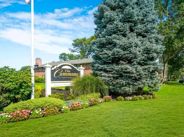 204 Edmunton Drive #J1, North Babylon, NY 11703