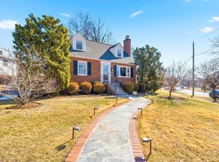 9225 Villa Dr #1, Bethesda, MD 20817