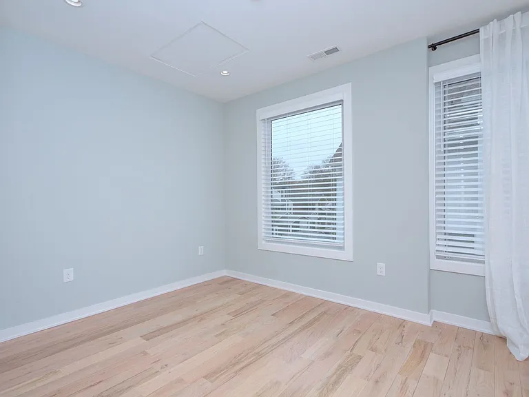 2737 Shenandoah Ave — Photo 18