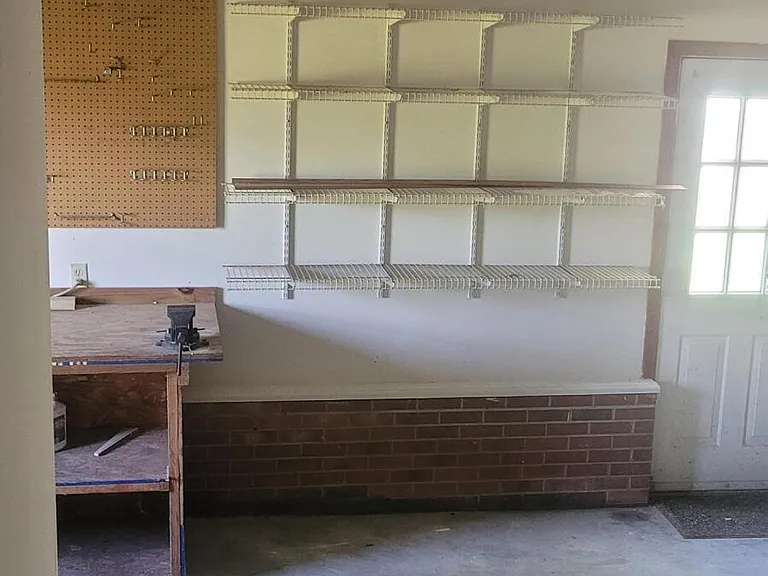 221 Joanna Dr — Photo 16