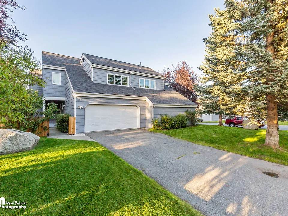 1821 Commodore Dr