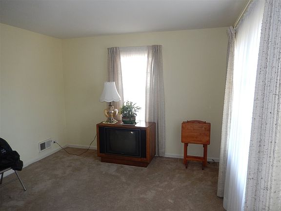 4th image of 3127 S Saint Joseph St