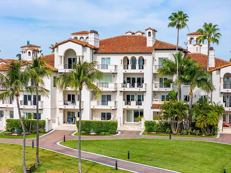 2332 Fisher Island Dr #4302 — Photo 45