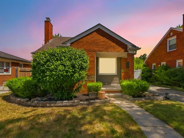 21211 Newcastle Rd, Harper Woods, MI 48225