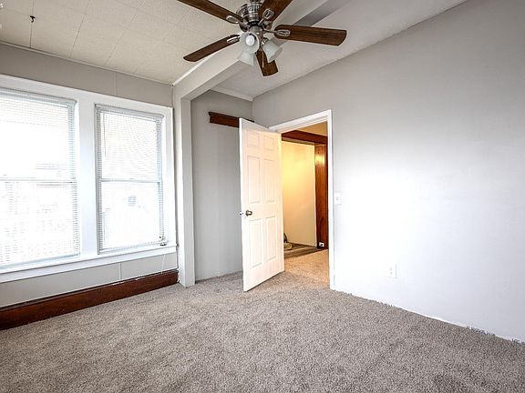 3rd image of 1225 W Osborne St