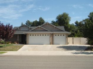 1061 Sunriver Ln, Redding, CA 96001