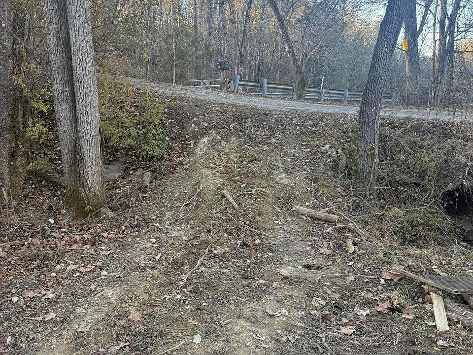 2nd image of 2420 Midway Rd