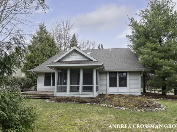 2286 Perry St, Holland, MI 49424