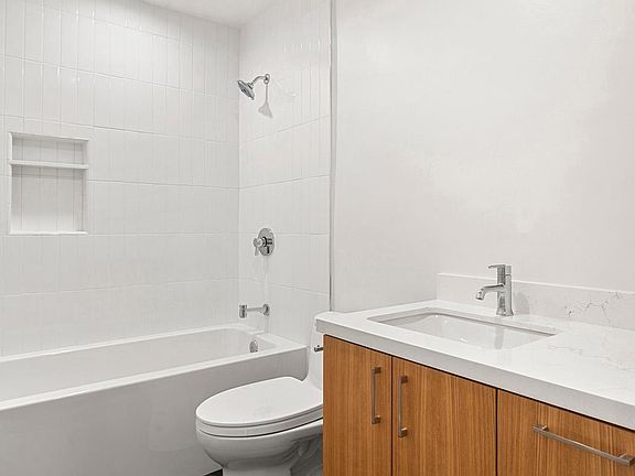 5th image of 837 11th St APT 7