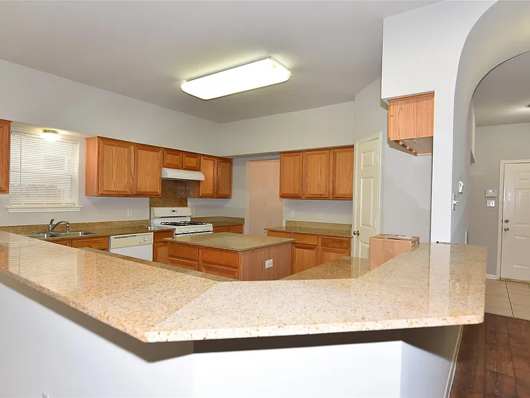 6807 Turtlewood Dr — Photo 5