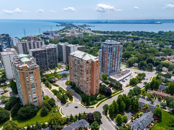 1270 Maple Crossing Blvd #1910, Burlington, ON L7S 2J3