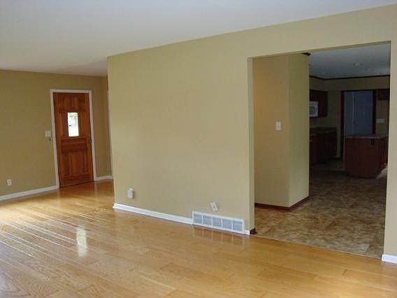 5th image of 1023 Green Meadow Dr