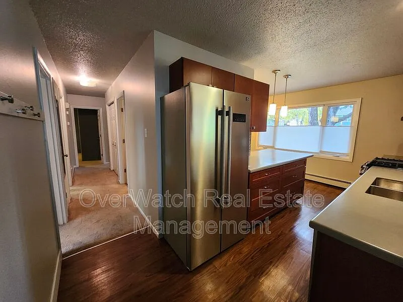 3 bed, 1.0 bath, 1053 sqft, $2,200 — Photo 2