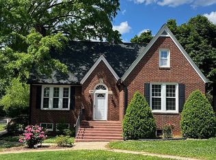 118 5th Ave NW, Hickory, NC 28601