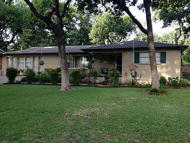 1st image of 711 Oakwood Dr