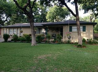 711 Oakwood Dr, Euless, TX 76040
