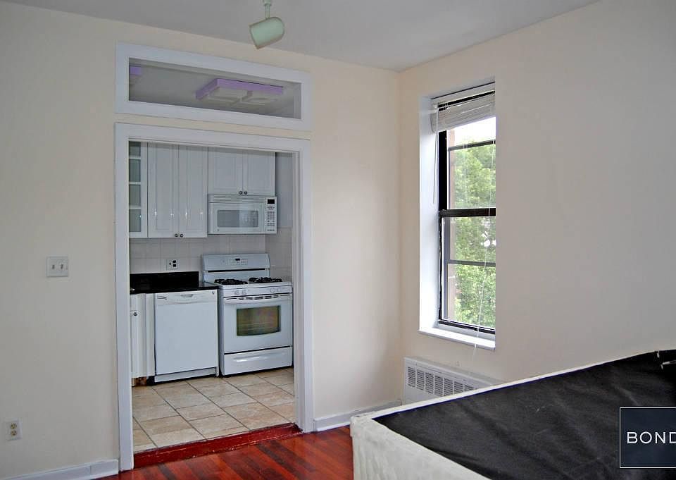 1st image of 419 W 43rd St