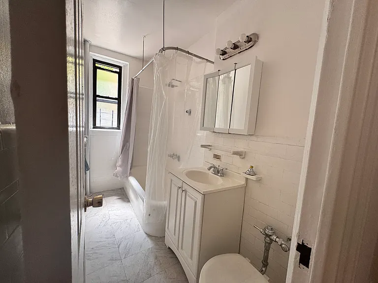 615 W 183rd St #1H — Photo 5