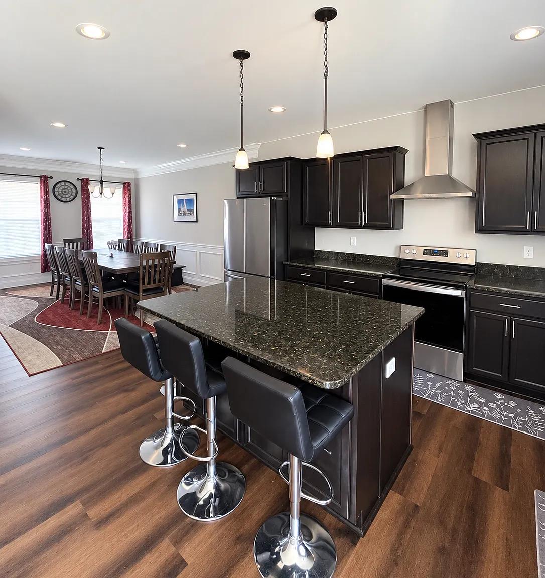 4 bed, 2.5 bath, 2550 sqft, $3,200 — Photo 3