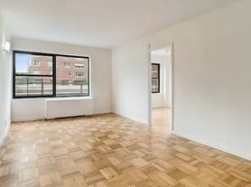 355 E 72nd St