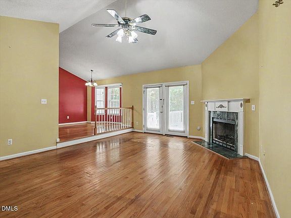 3rd image of 829 Rainer Ct