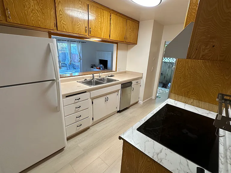 214 Hanover St — Photo 8