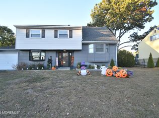 6 Ridge Dr, Hazlet, NJ 07730